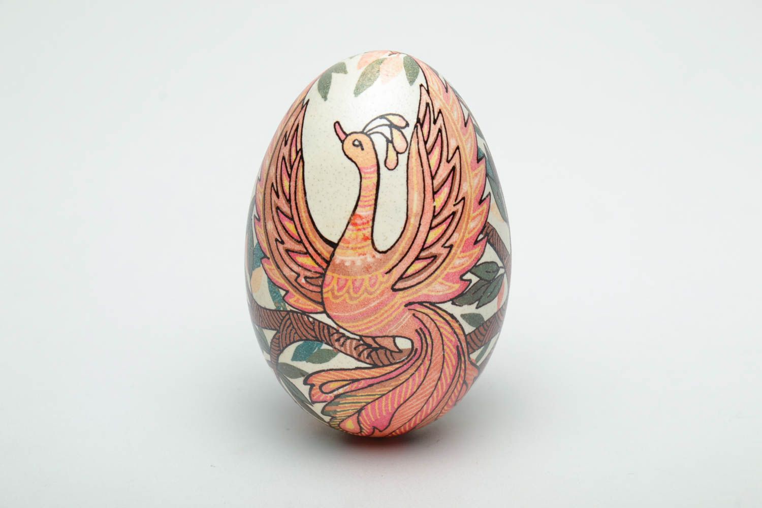 Oeuf de Pâques peint technique de cire Pyssanka avec oiseau de feu fait main  photo 2