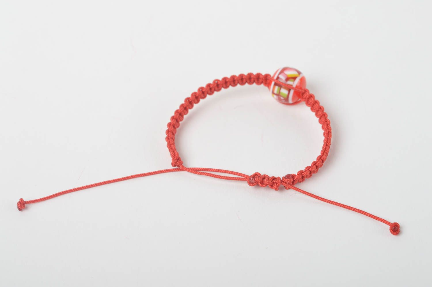 Браслет ручной работы браслет из шнурков плетеный браслет красный с бусиной фото 5