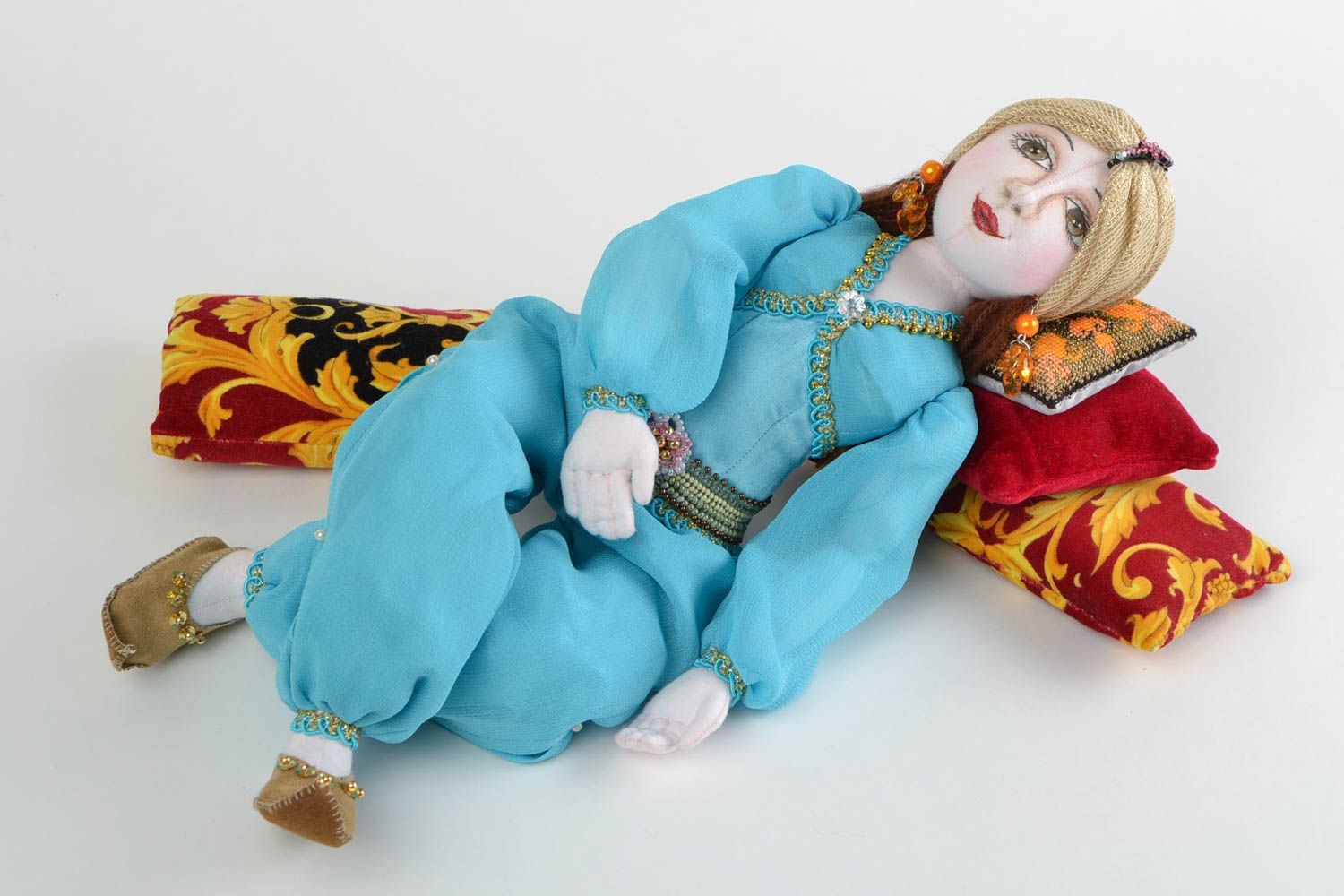 Originelle weiche Interier Puppe aus Textil zum Spielen künstlerische Handarbeit foto 3