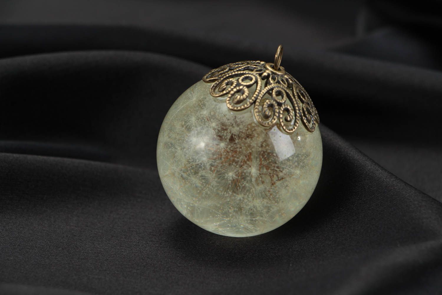 Neck pendant with a dandelion photo 3