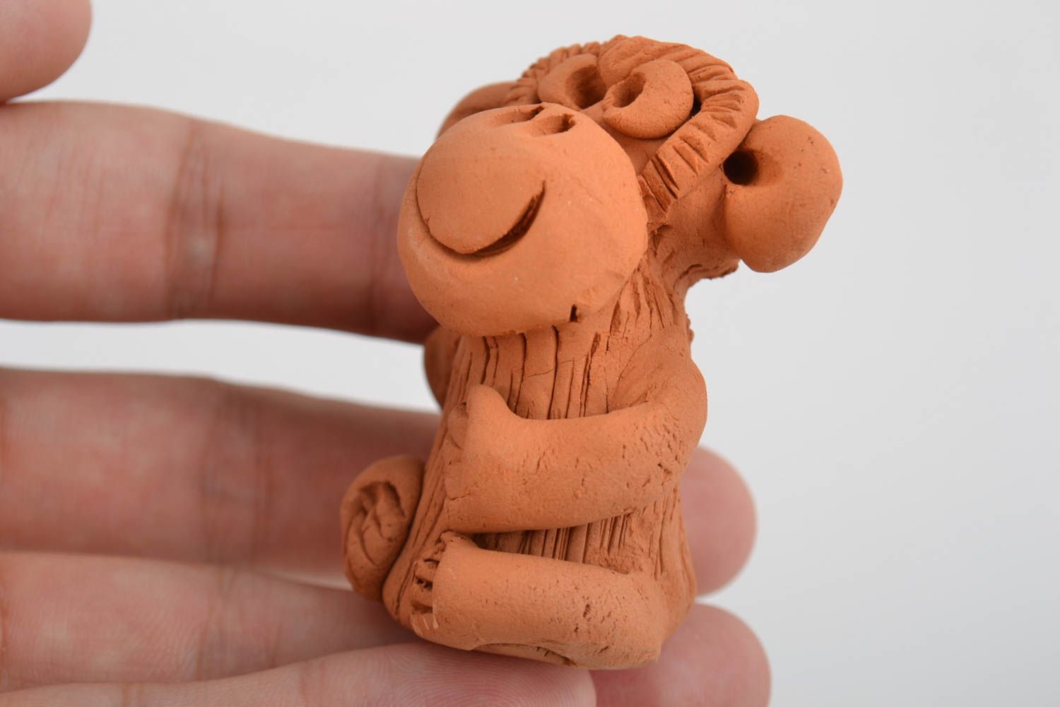 Soprammobile fatto a mano in ceramica figurina decorativa scimmia divertente foto 2