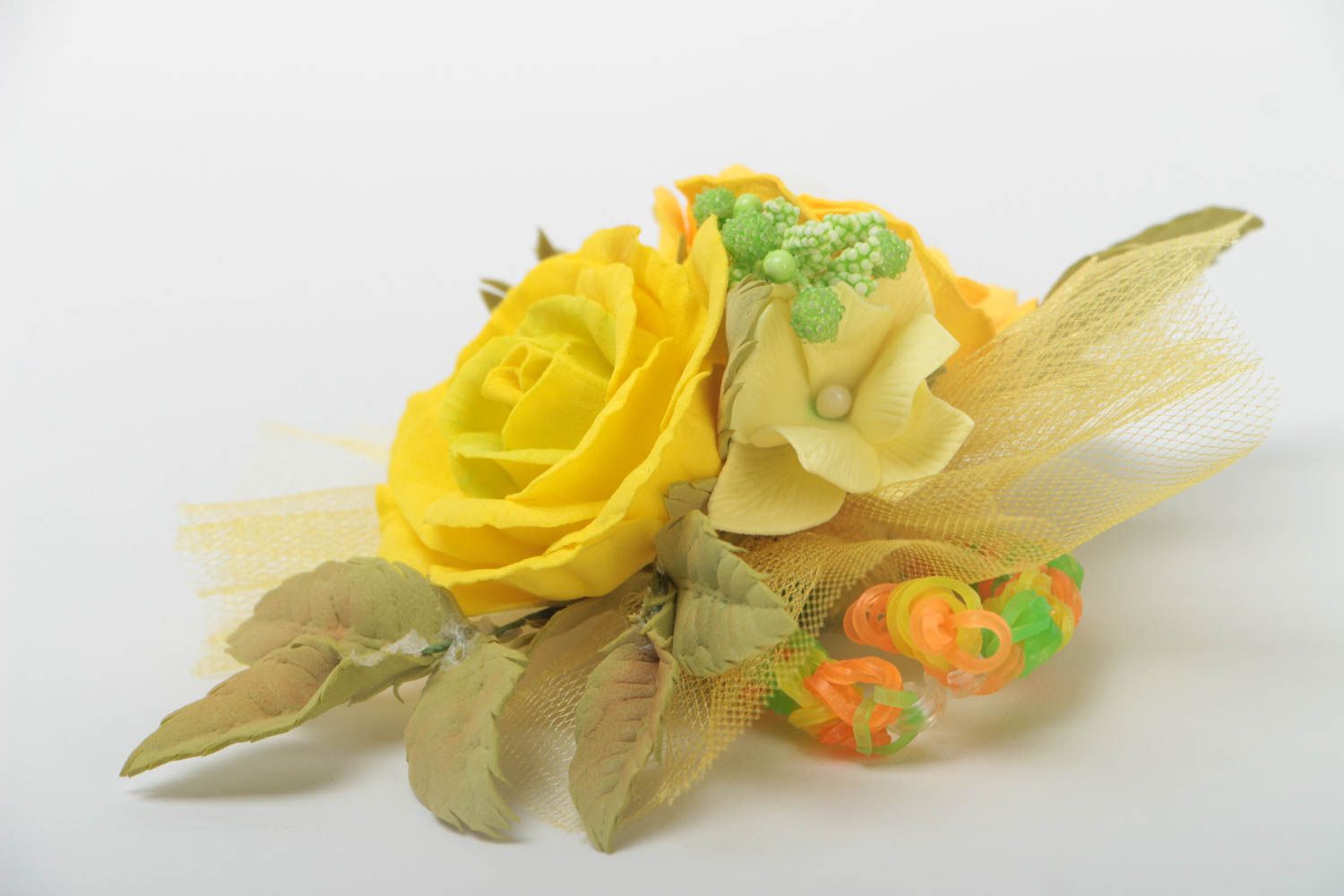 Originelle gelbe handmade Blumen Haargummi aus Foamiran Rosenknospen für Damen foto 2