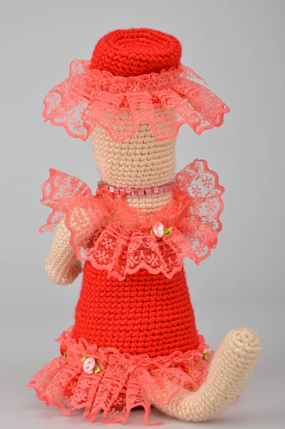 Jouet tricoté chat en robe rouge décoratif fait main de collection original photo 4