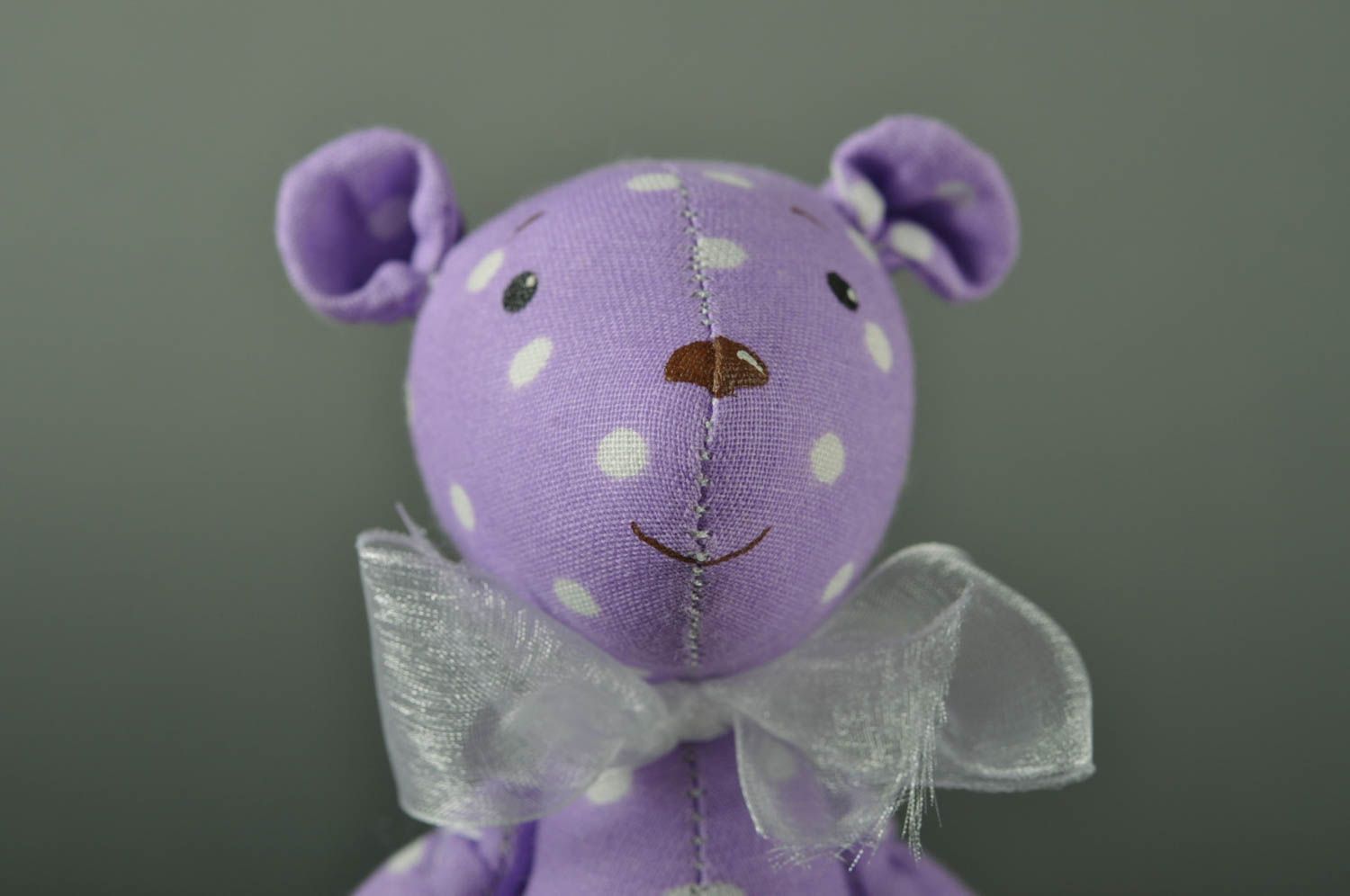 Handmade Kuscheltier Bär violett gepunktet Stoff Spielzeug Geschenk für Kinder  foto 2