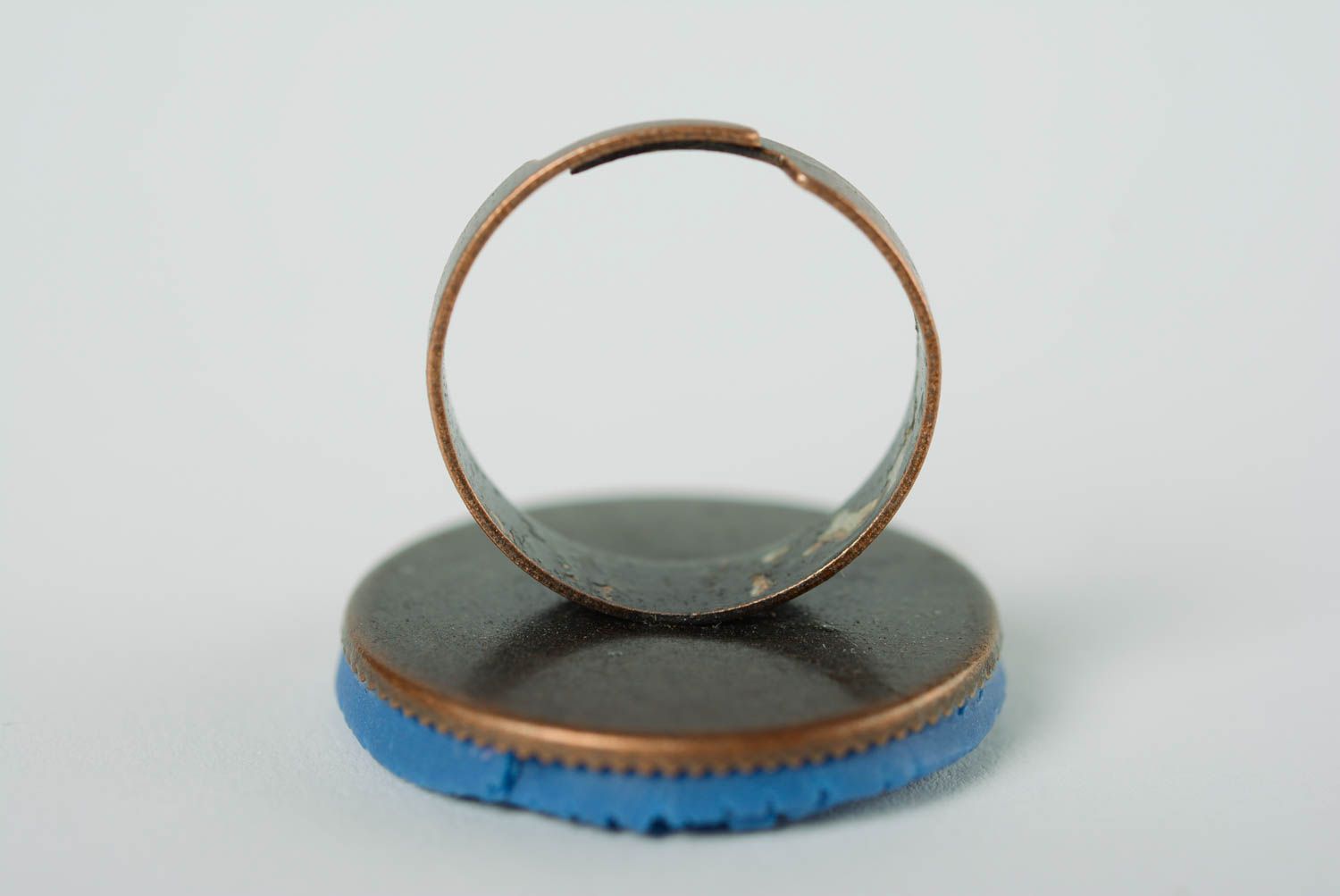Круглое кольцо из полимерной глины большое голубое необычное ручной работы фото 5