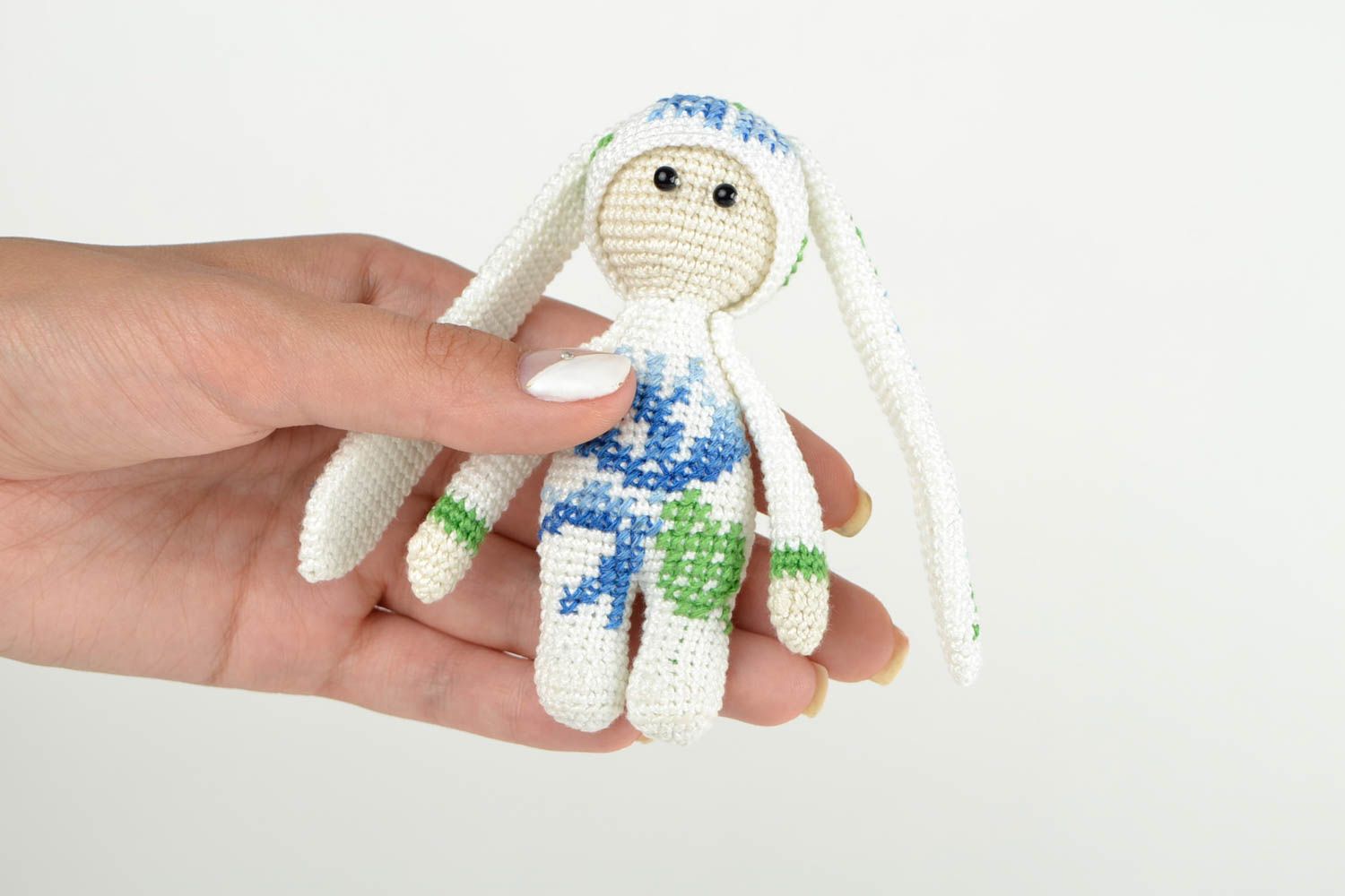 Игрушка заяц с вышивкой ручной работы мягкая игрушка вязаная детская игрушка фото 2