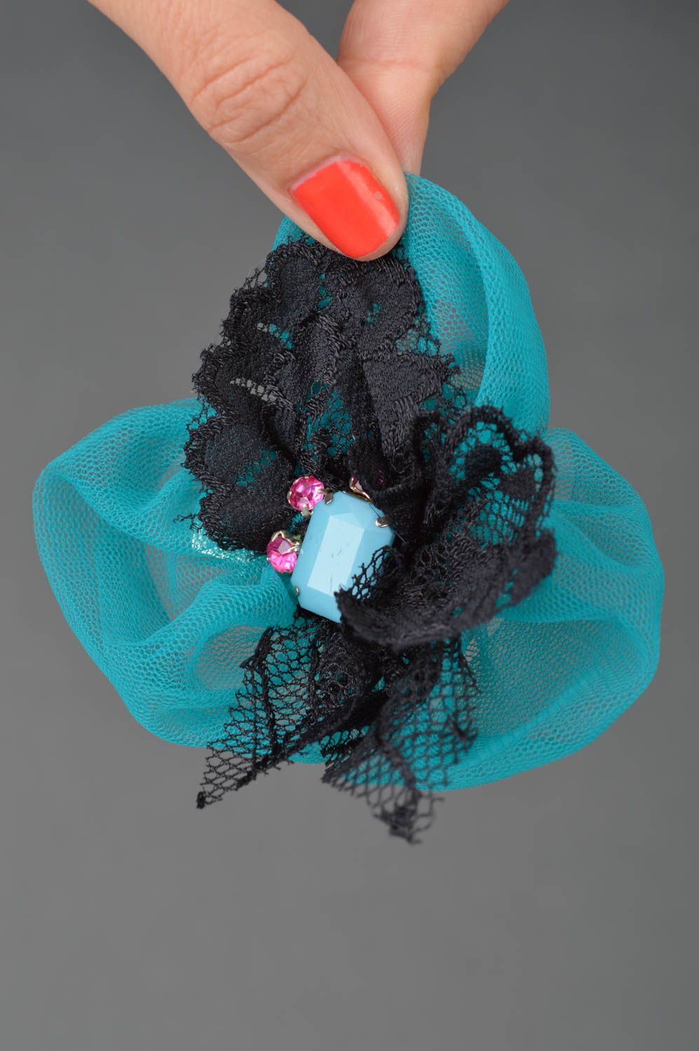 Barrette broche fleur turquoise avec dentelle noire faite main accessoire photo 3