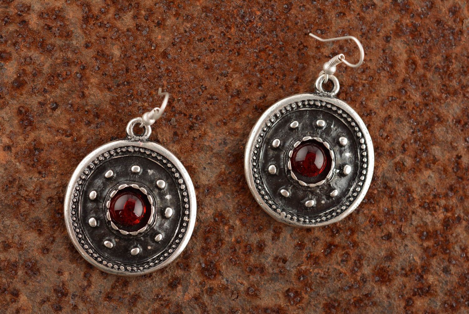 Boucles d'oreilles originales Polovtsiennes rouges en métal photo 4