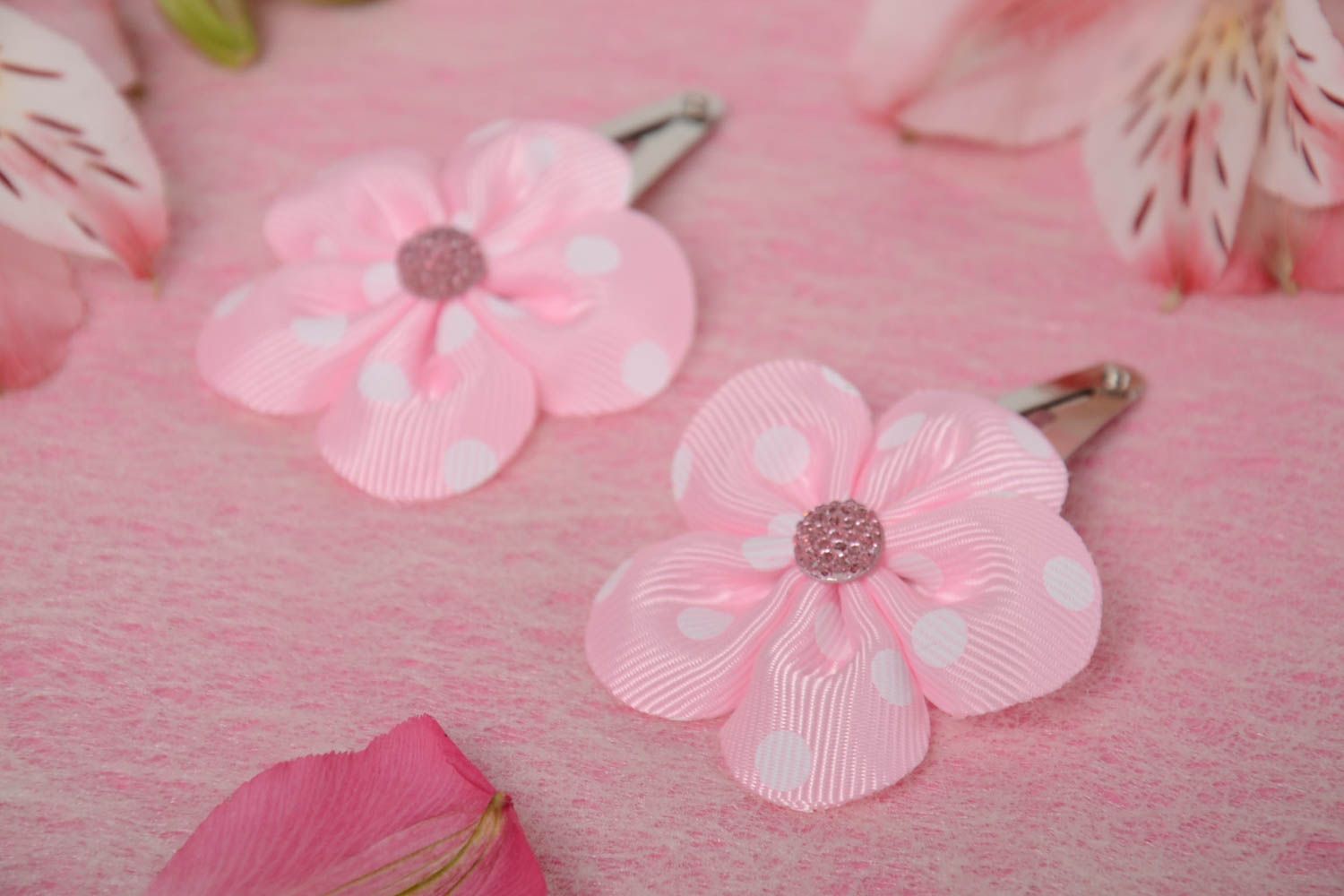 Set of 2 handmade decorative hair clips with pink rep ribbon flowers photo 1