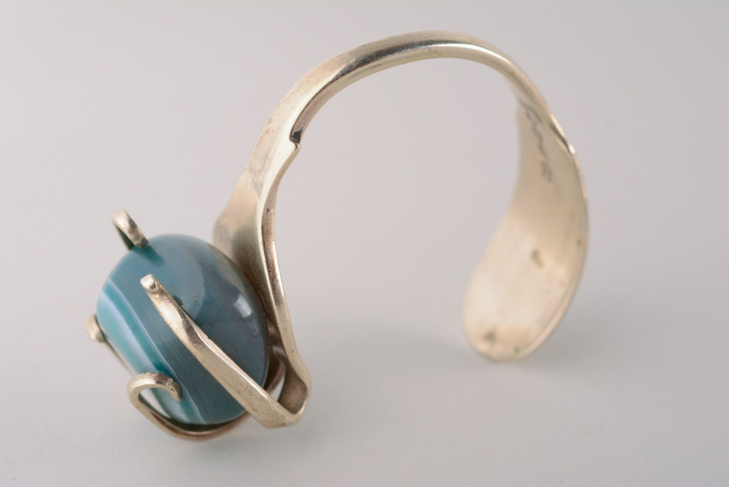 Bracelet en métal et pierre naturelle bleue fait main original pour femme  photo 5