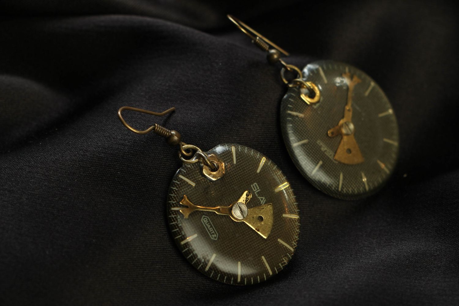 Women's metal earrings in steampunk style photo 1