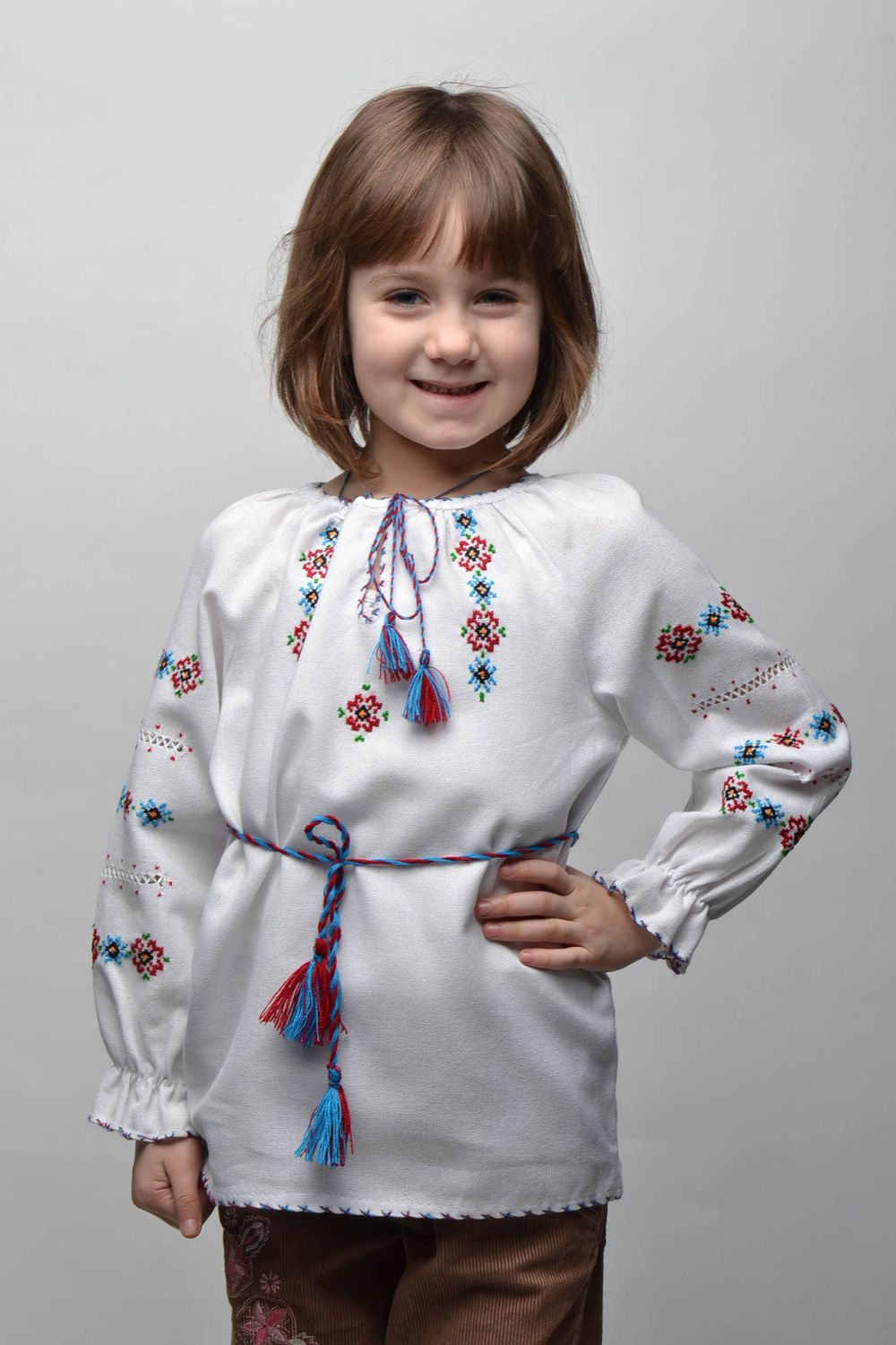 Camisa bordada de manga larga con cinturón para niña de 5-7 años de edad foto 1