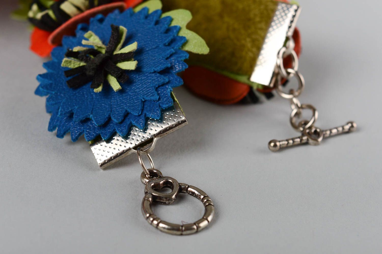 Кожаный браслет с цветами синий с красным красивый наручный ручной работы фото 3
