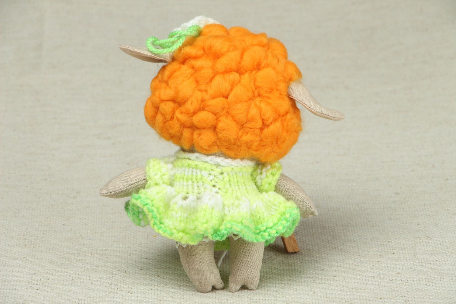Brinquedo macio feito à mão de tecido ovelha  foto 3