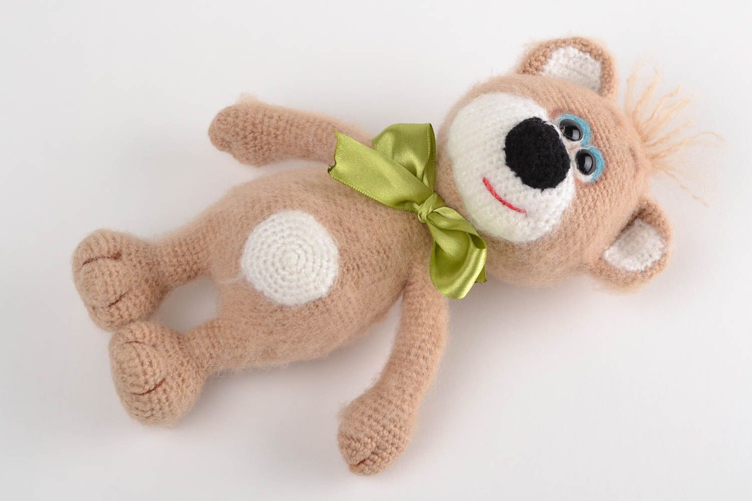 Petit jouet décoratif tricoté fait main design original pour enfant Ours photo 1