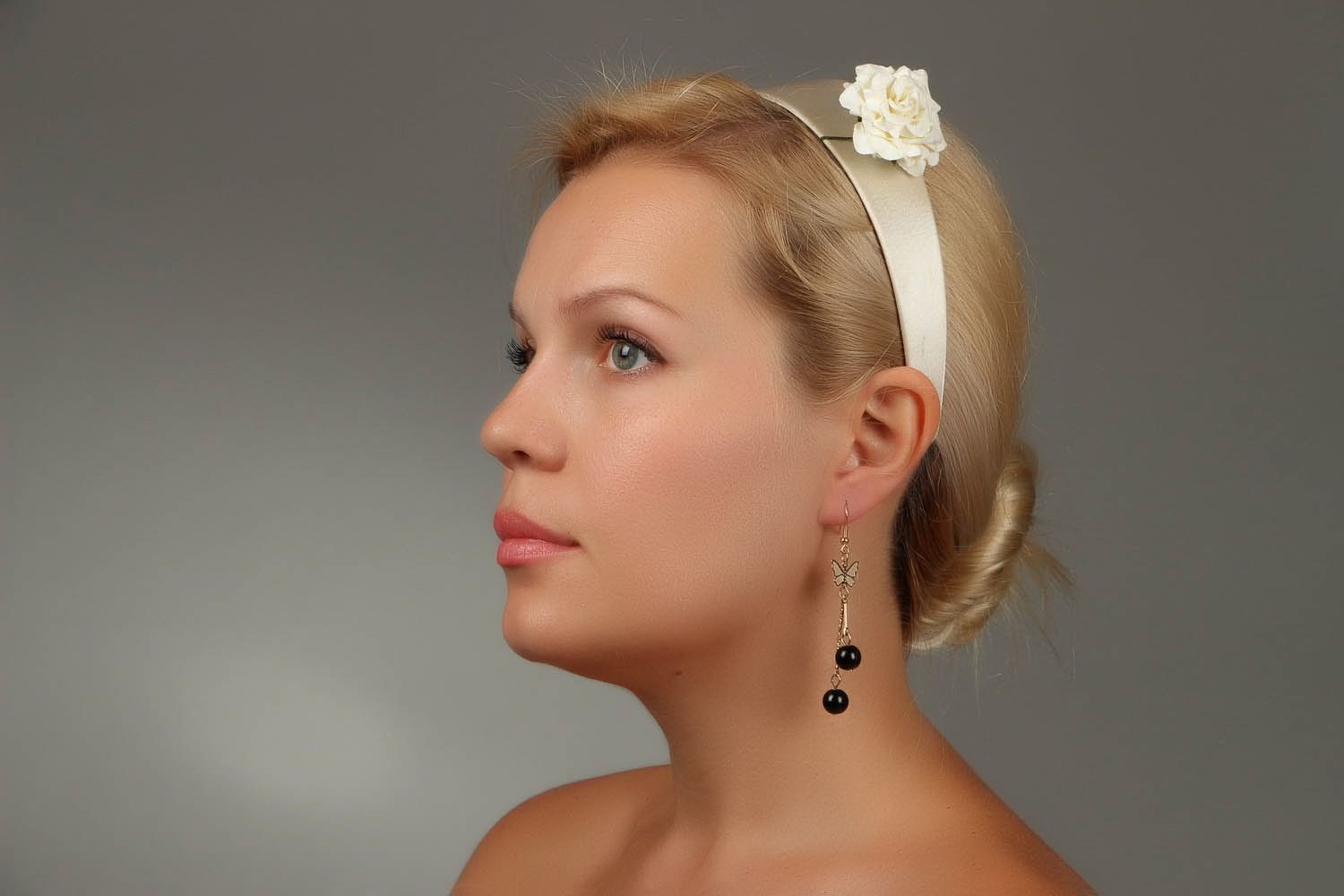 Boucles d'oreilles artisanales de perles en plastiques  photo 5