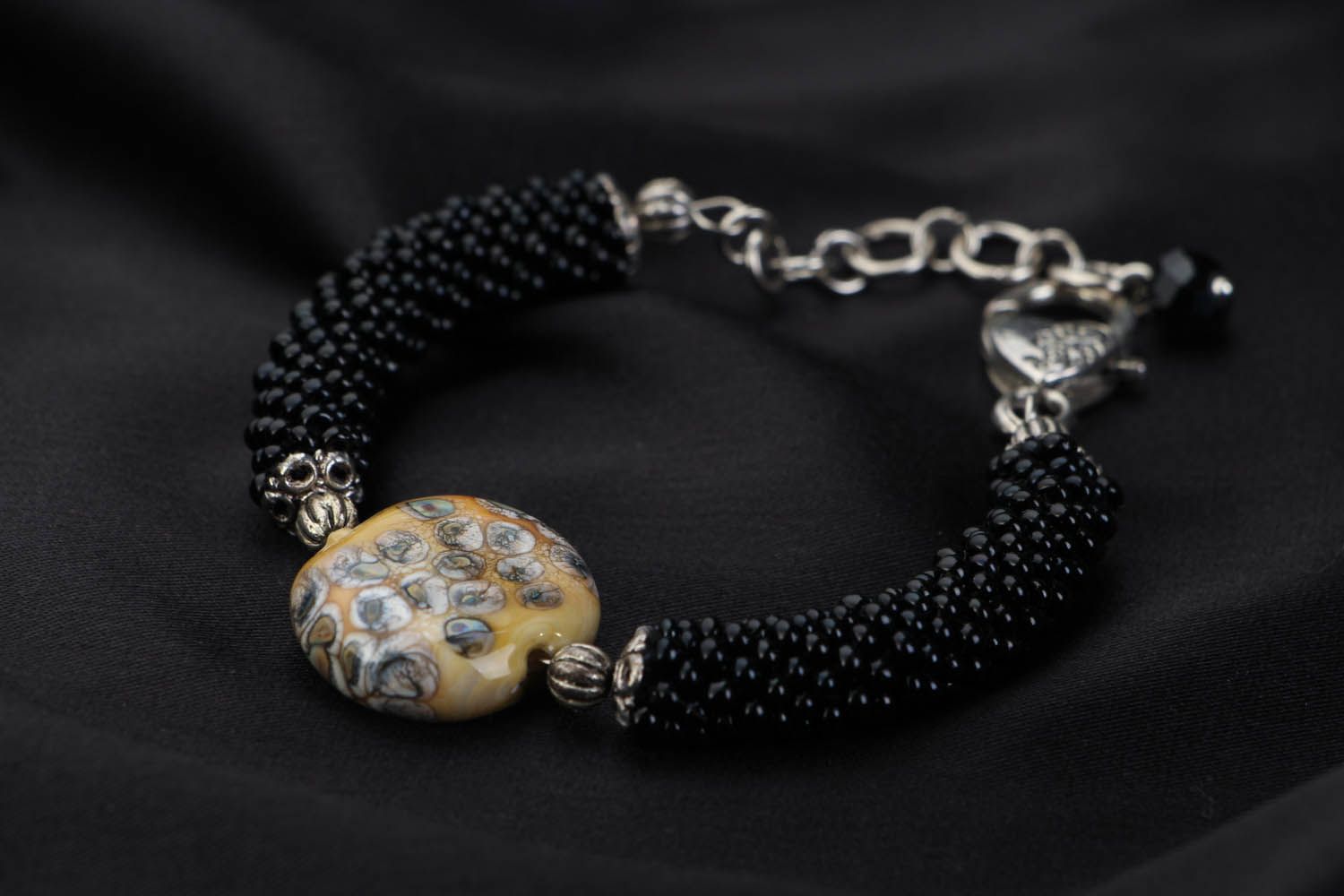 Bracelet fait main en verre et perles de rocailles photo 2
