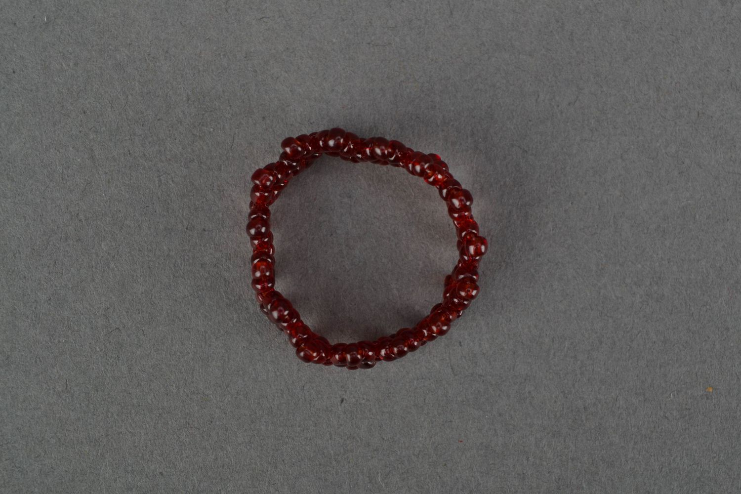 Кольцо пояс из бисера красное фото 3