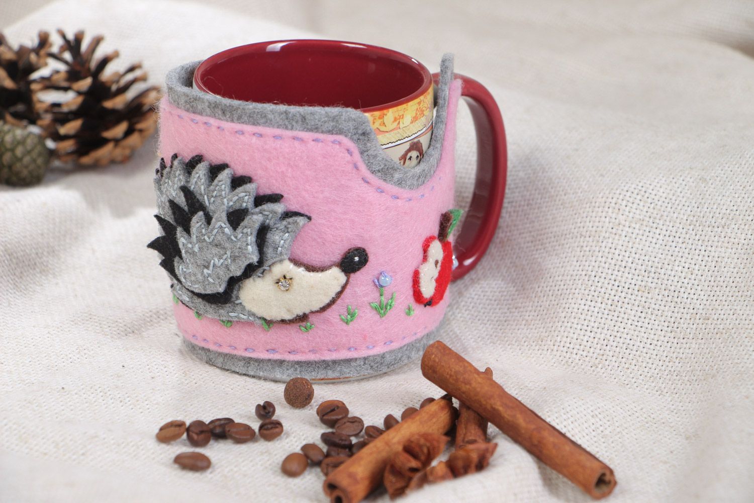 Handmade felt cup warmer with hedgehog applique work with velcro fastener photo 1