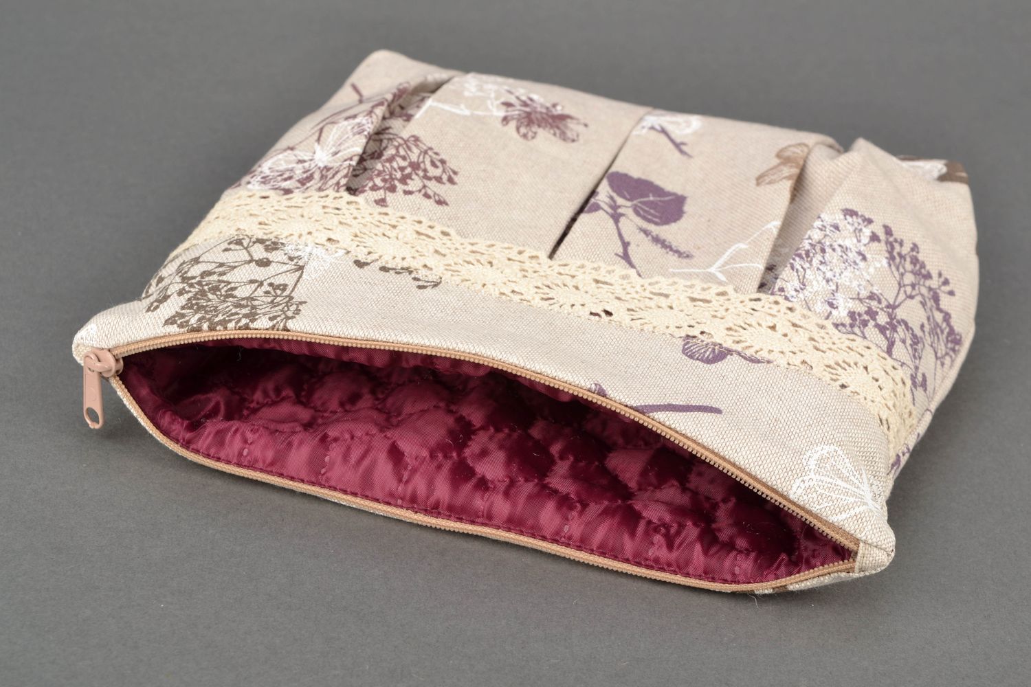 Fabric cosmetic bag with lace photo 4