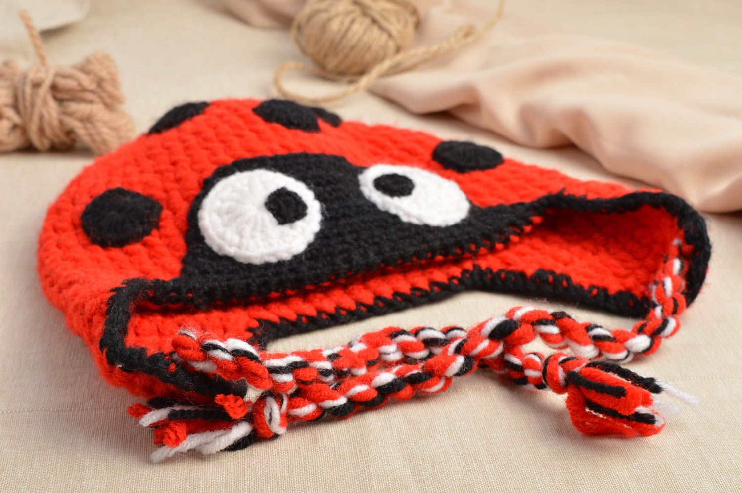 Bonnet tricot fait main Chapeau au crochet Accessoire enfant Coccinelle en laine photo 1