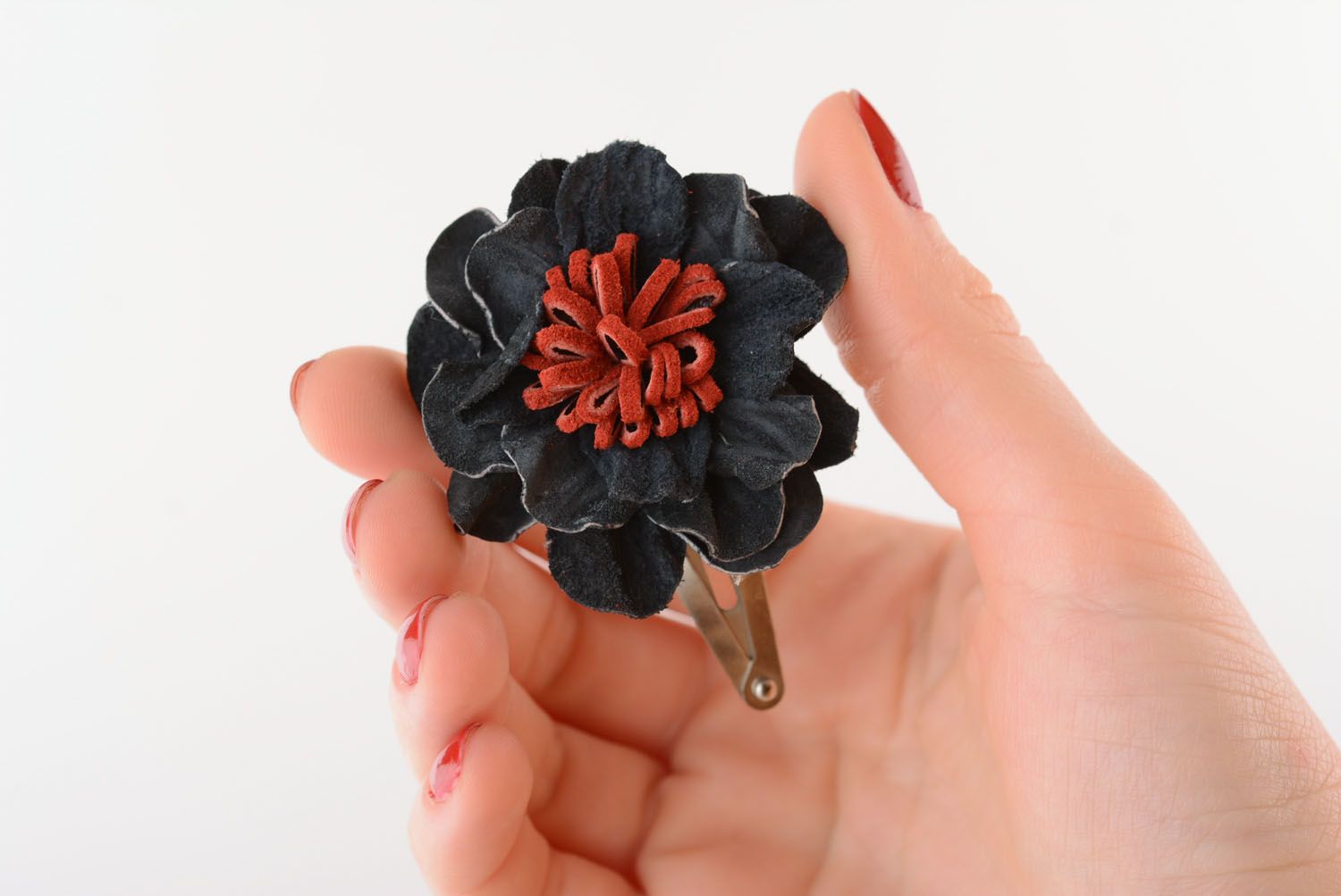 Leather hair clip with flower photo 1