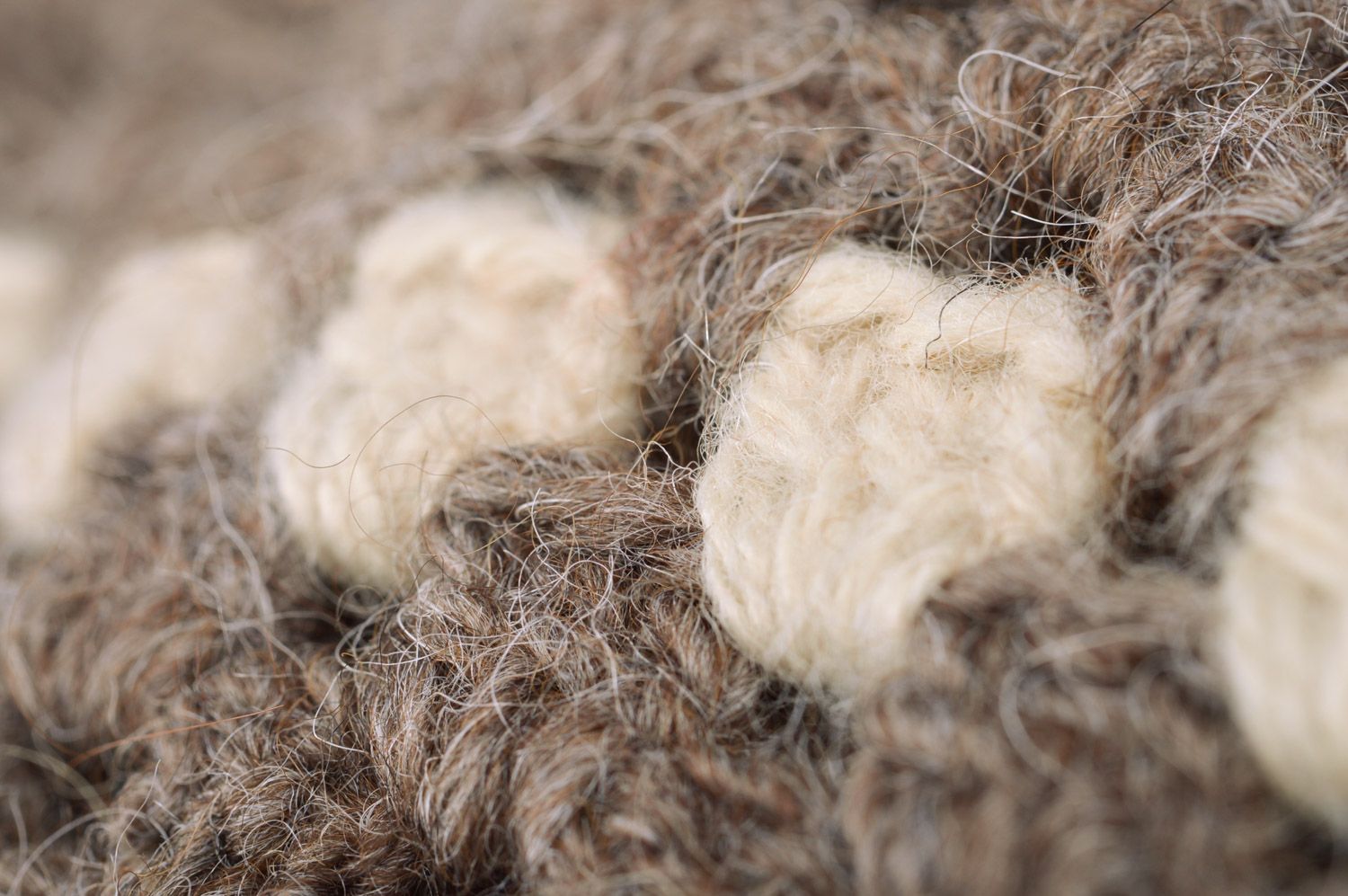 Châle tricoté aux aiguilles en mi-laine gris chaud rayé fait main pour femme photo 4