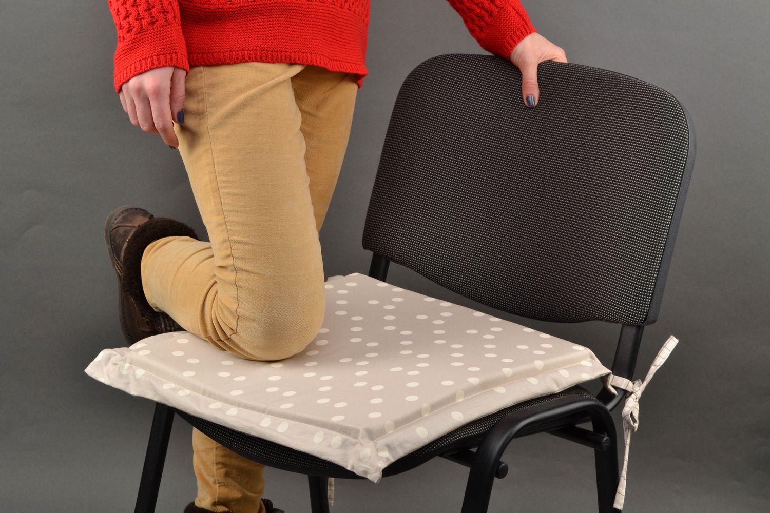 Flat fabric chair pad photo 1