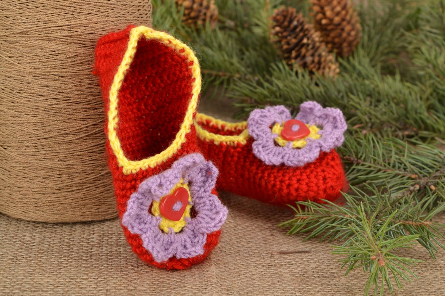 Pantofole di lana da bambine fatte a mano scarpe per casa in colore vivace foto 1