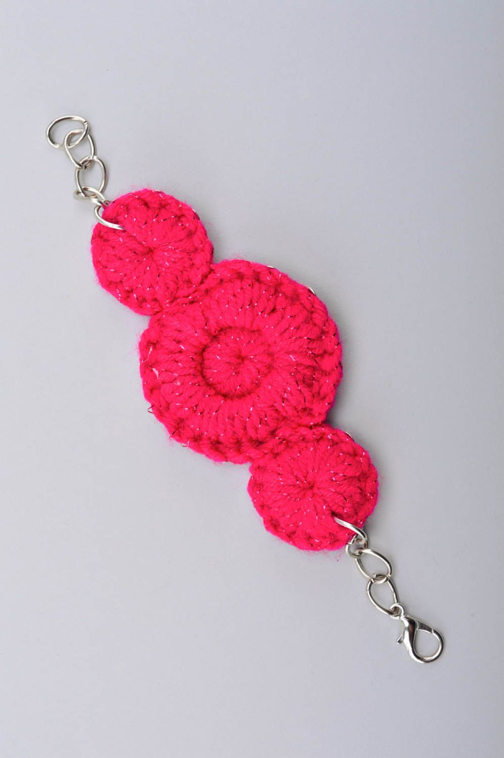 Bracelet tricot Bijou fait main large fils roses rivets en métal Cadeau femme photo 5