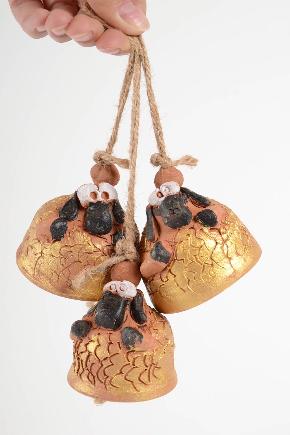 Глиняные колокольчики в виде барашков ручной работы набор из трех штук фото 2