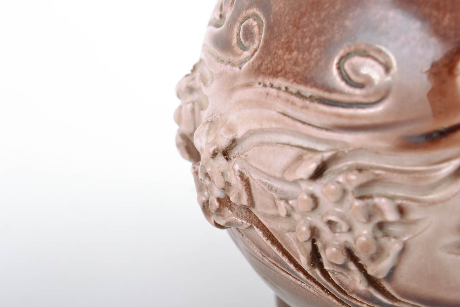 Joli vase en argile recouvert de glaçure brun foncé original fait main photo 4