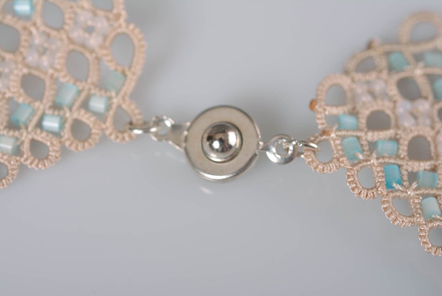 Колье из бисера ручной работы кружевное колье ожерелье из бисера авторское фото 5