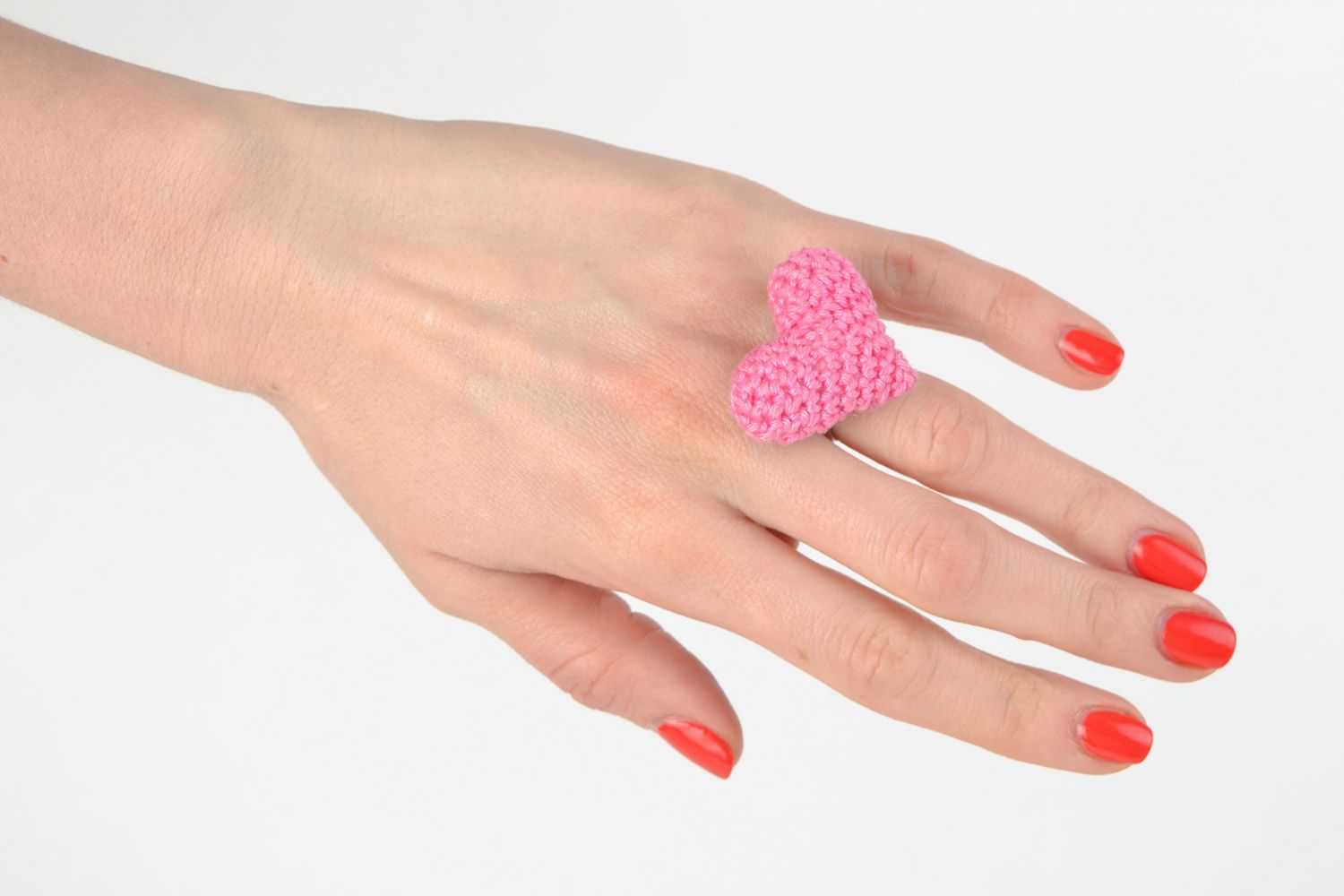 Bague avec cœur tricoté au crochet rose faite main taille réglable cadeau femme photo 2