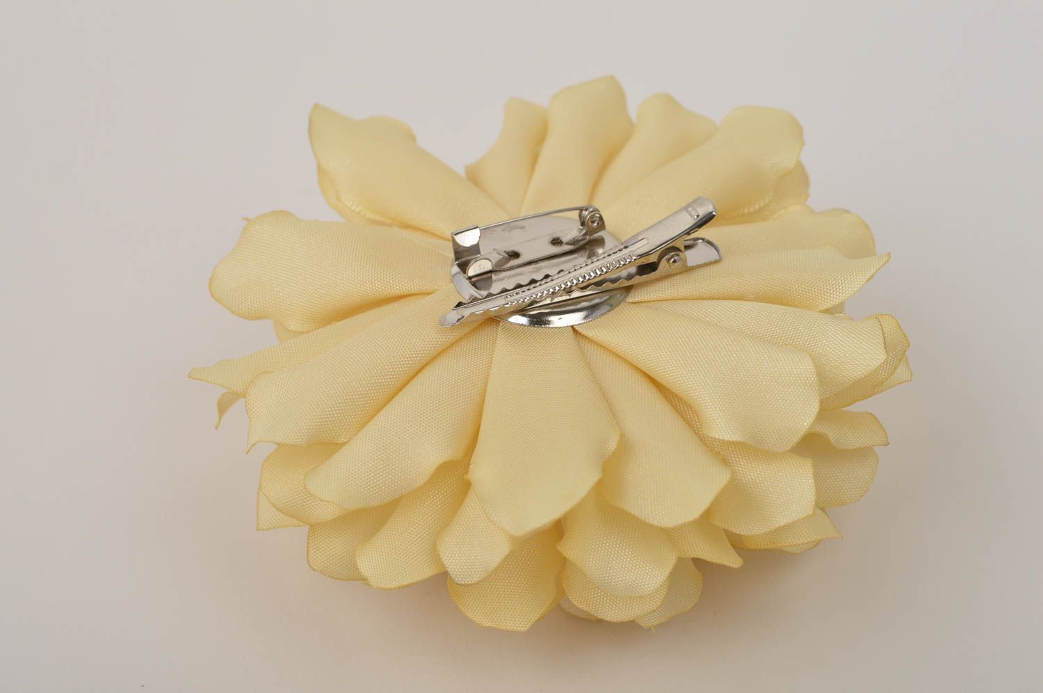Handmade Schmuck Brosche Haarspange Blume Haar Accessoires zart beige  foto 4