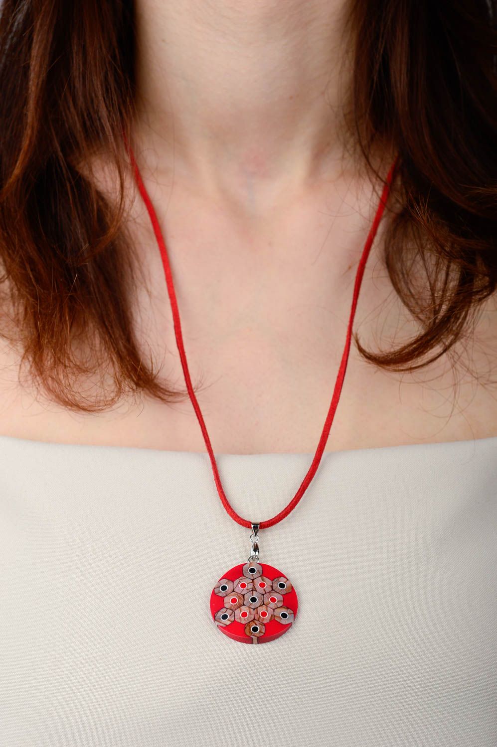 Colgante para mujer rojo con cordón bisutería artesanal accesorio de moda foto 2