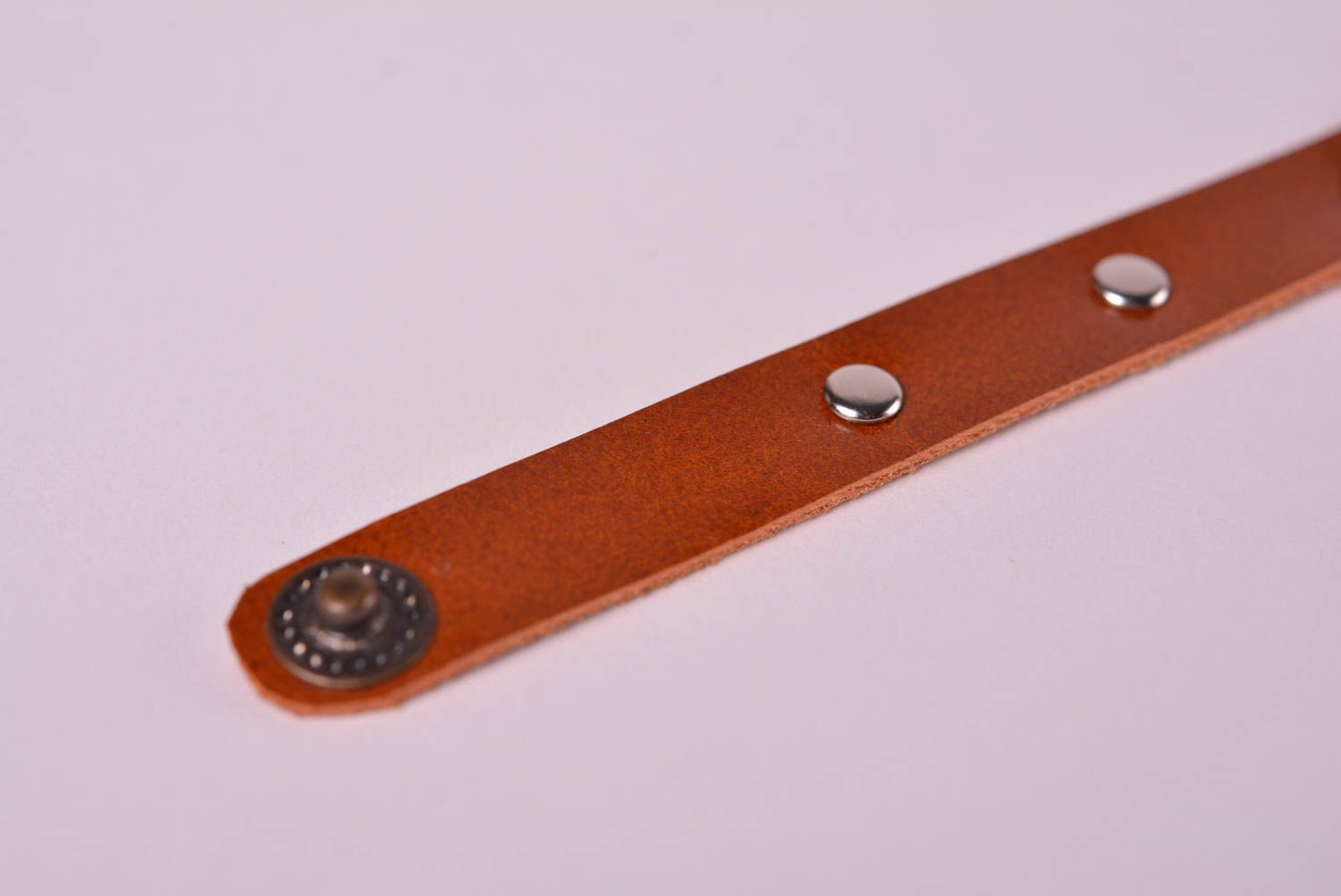 Кожаный браслет ручной работы коричневое украшение из кожи браслет на руку фото 3