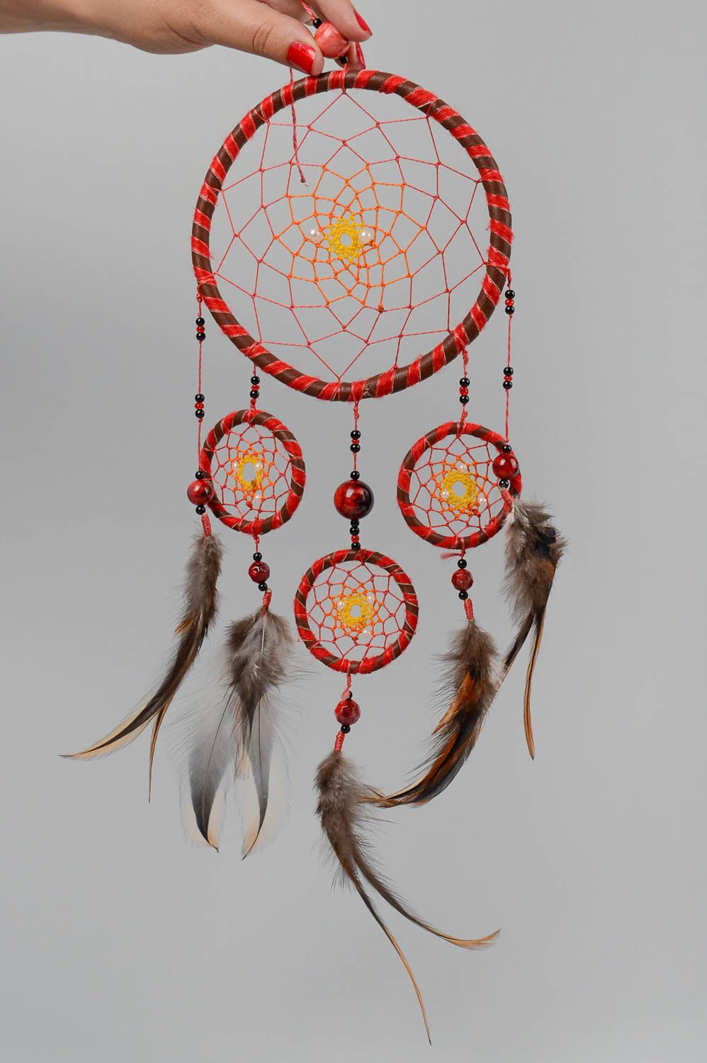 Atrapasueños artesanal rojo con plumas colgante decorativo adorno para pared foto 5