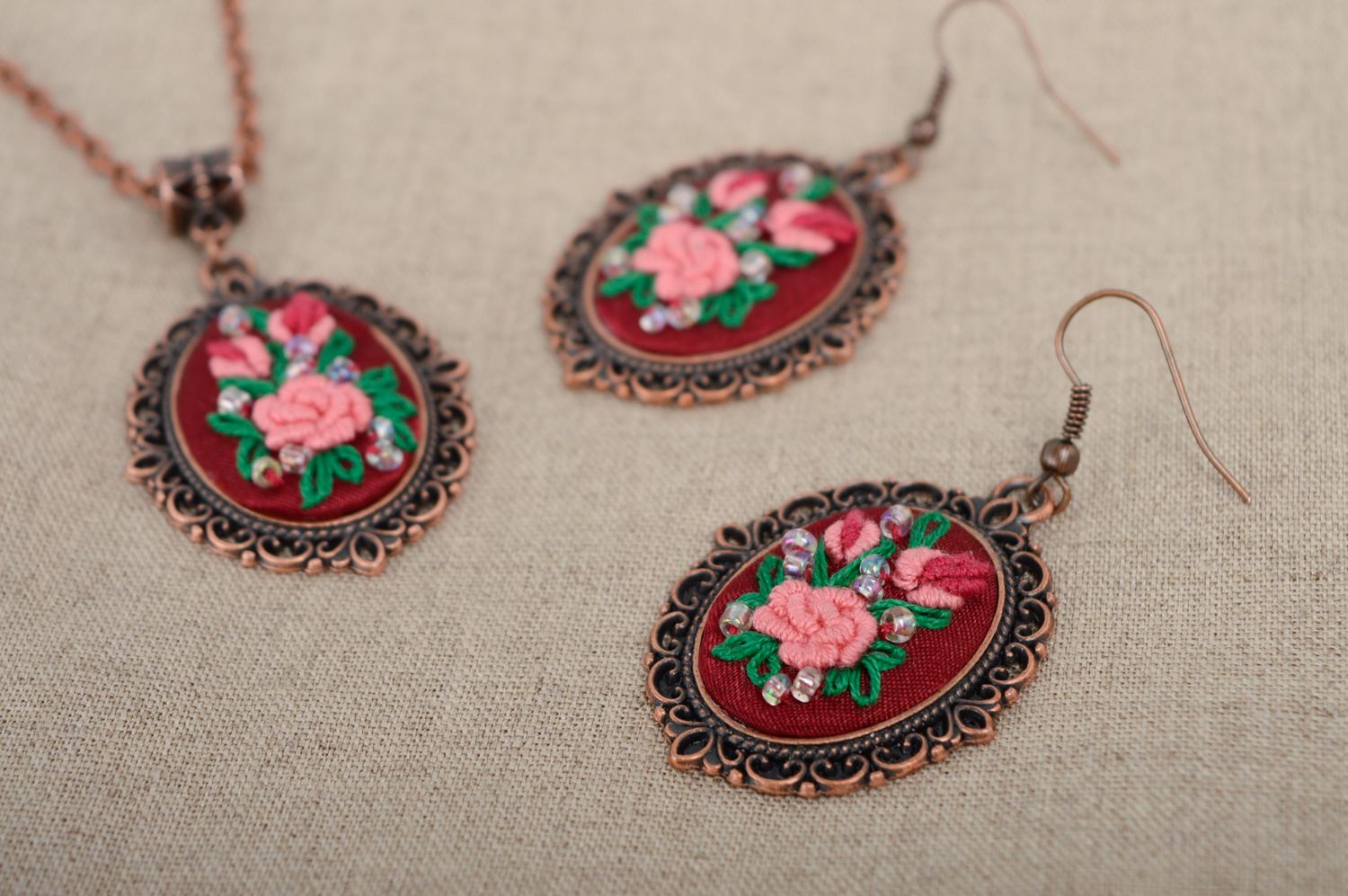 Rococo embroidered dangle earrings photo 4