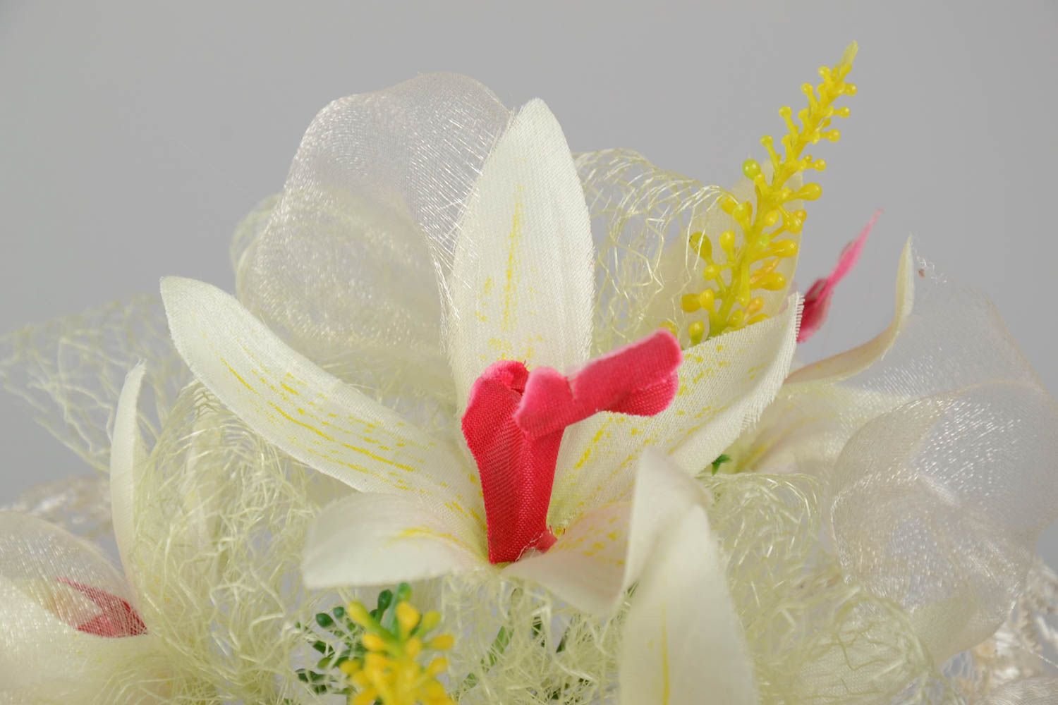 Красивый свадебный букет из искусственных цветов ручной работы с орхидеями фото 5
