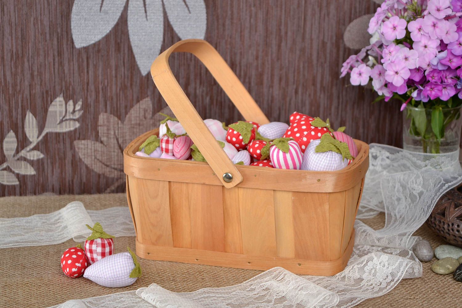 Handmade Spielzeug Set Stoff Erdbeeren im Korb Spielzeuge für Kleinkinder 28 St foto 1