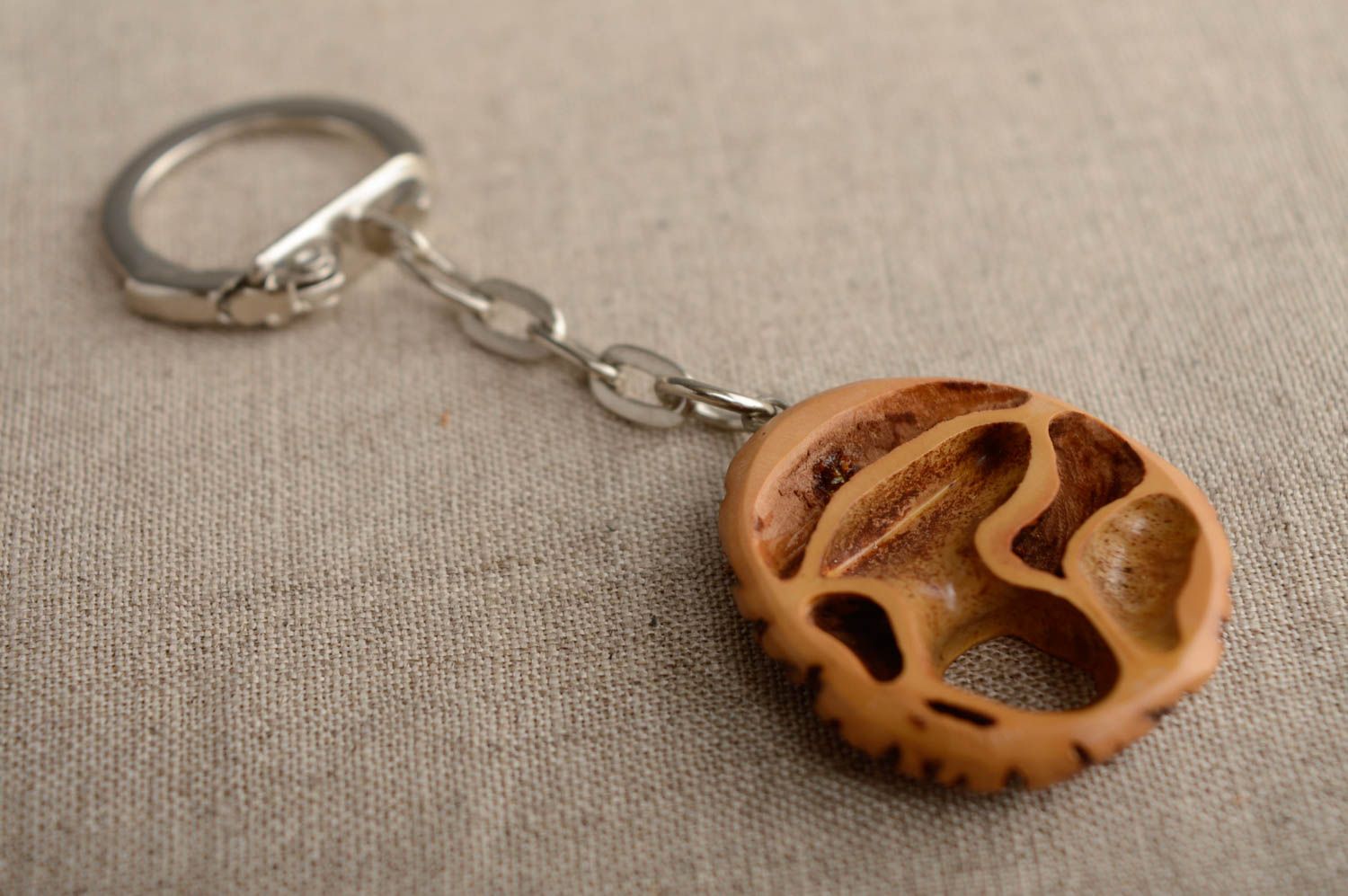 Porte-clé de noix fait main accessoire original de matériau naturel cadeau photo 3