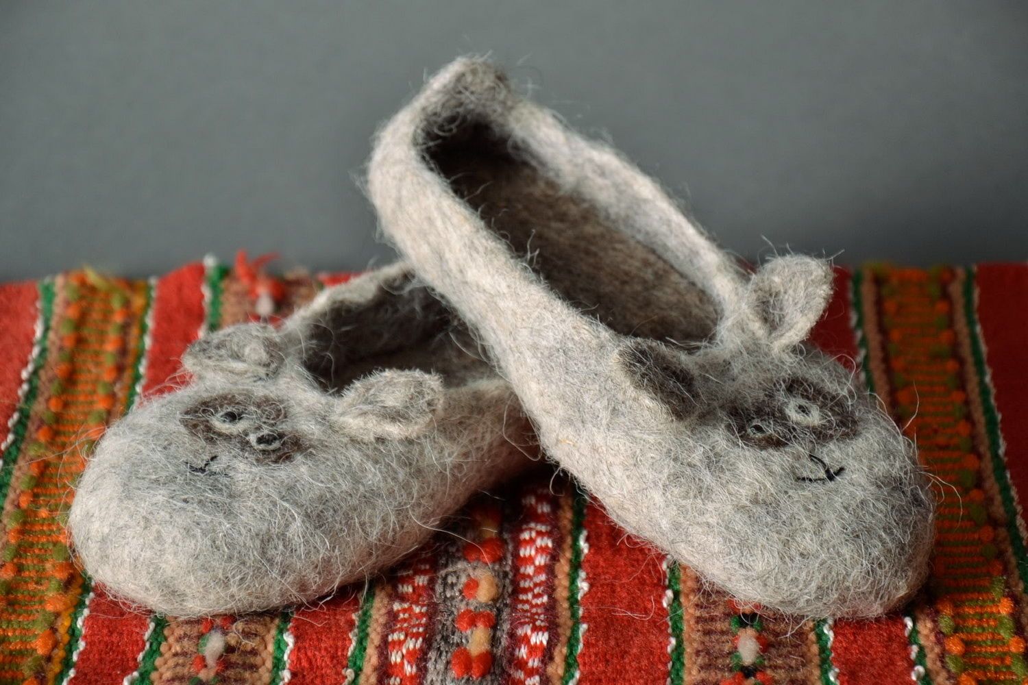 House Slippers made of felted wool photo 1