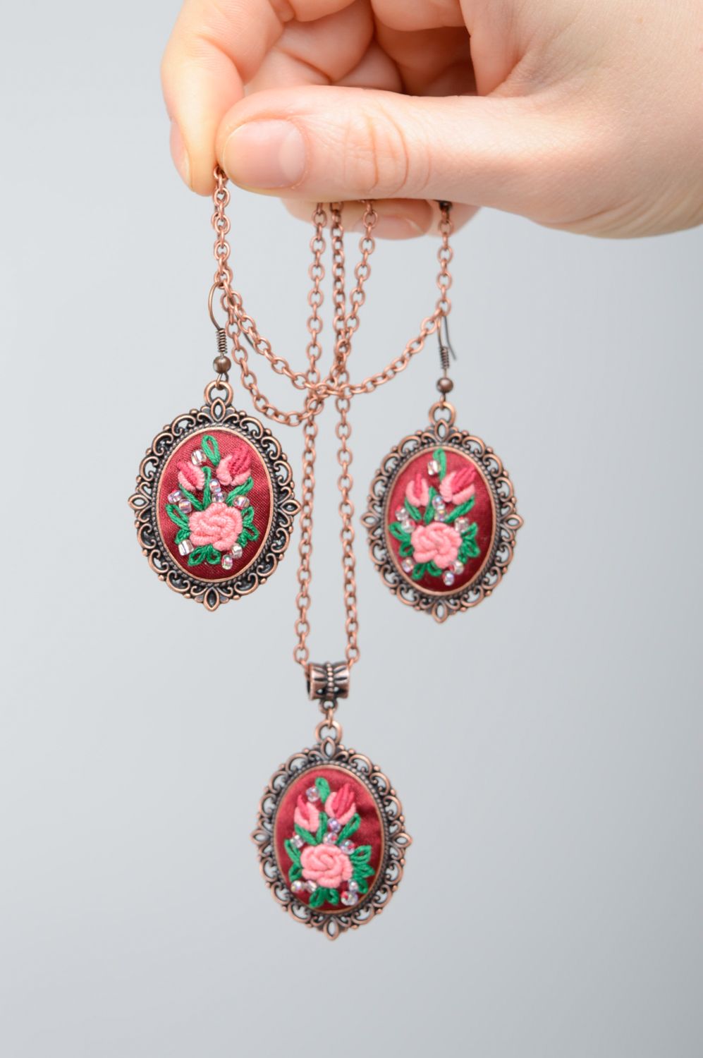 Rococo embroidered earrings and pendant in vintage style photo 2