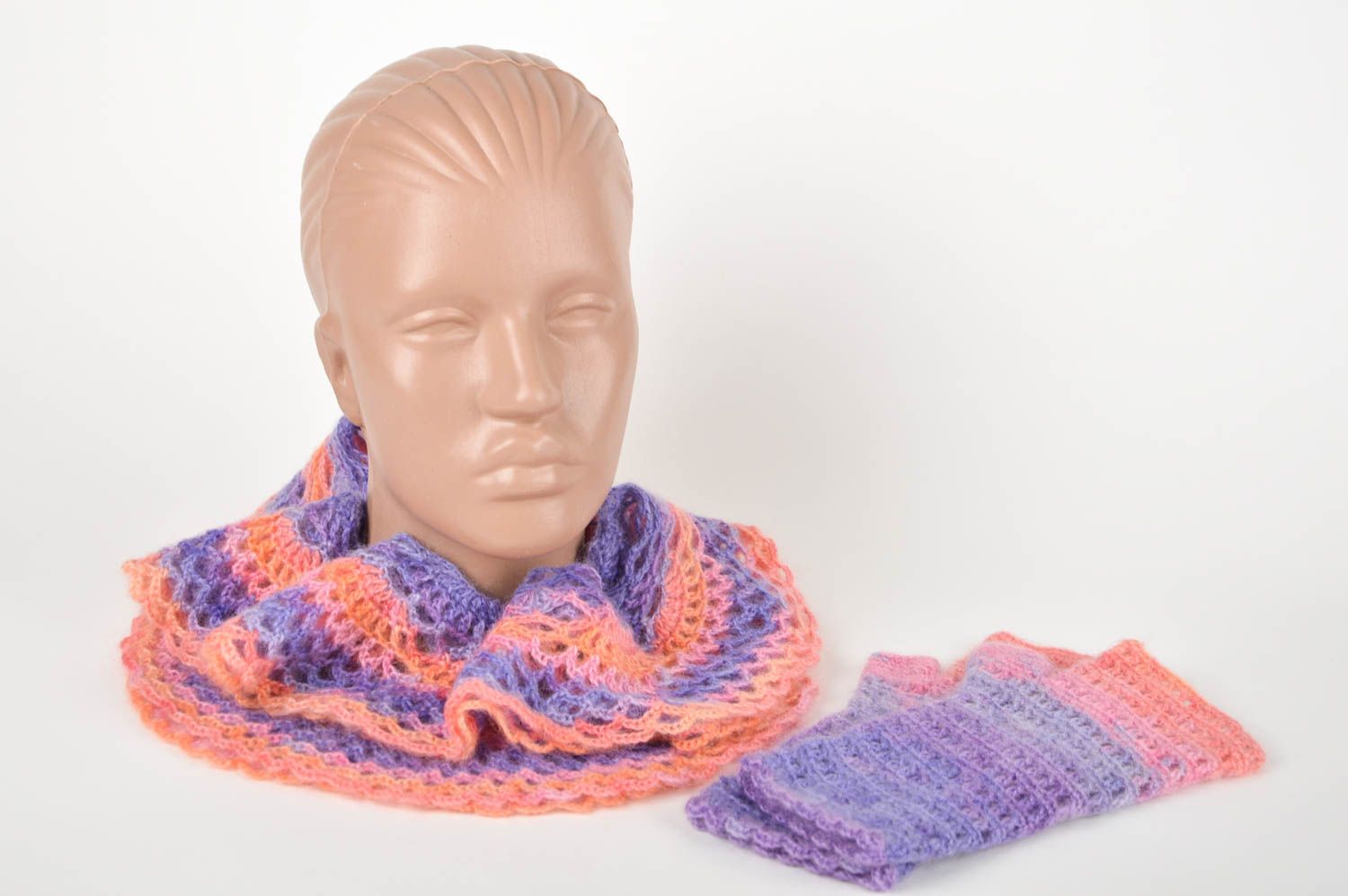 Écharpe laine fait main Mitaines gants Accessoires femme tricotés design photo 1