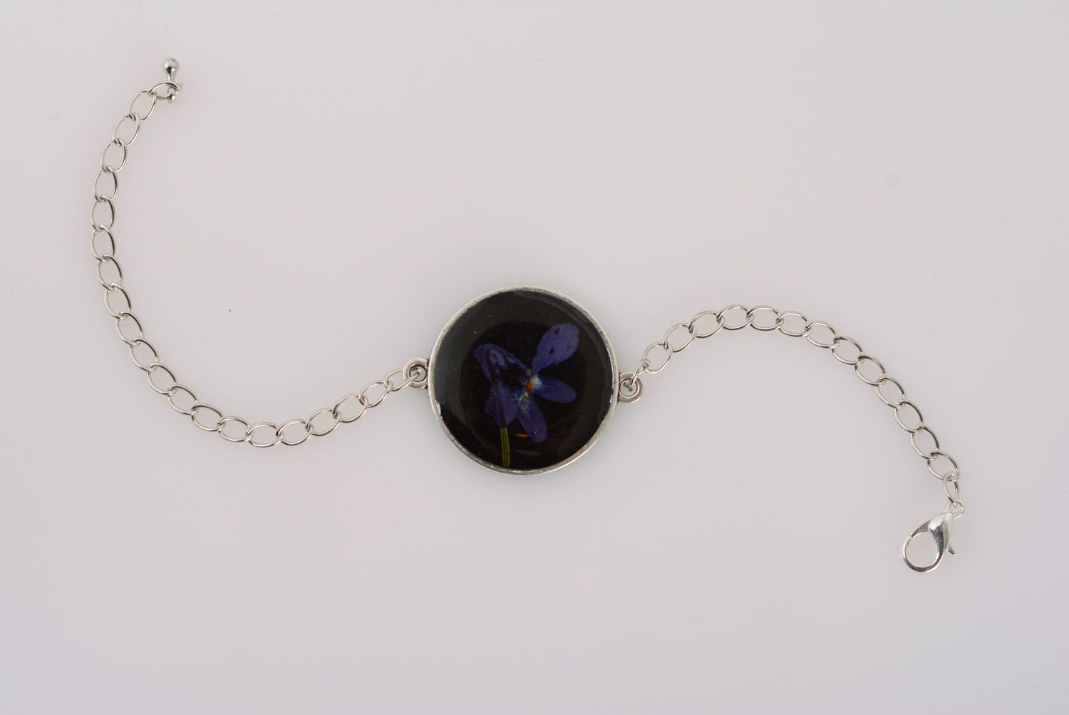 Handmade women's wrist bracelet with metal chain and dark flower in epoxy resin photo 1