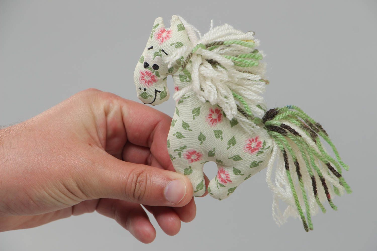 Imán decorativo artesanal de tela de algodón para la nevera con forma de caballo foto 5