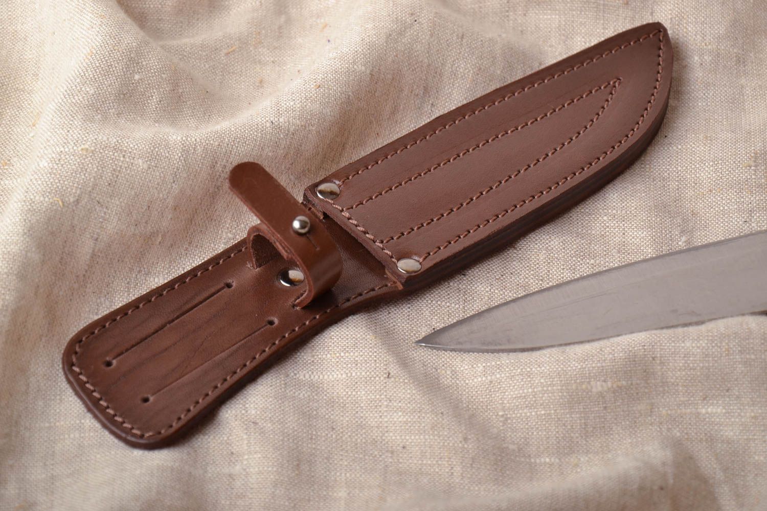 Коричневый кожаный чехол на нож фото 3