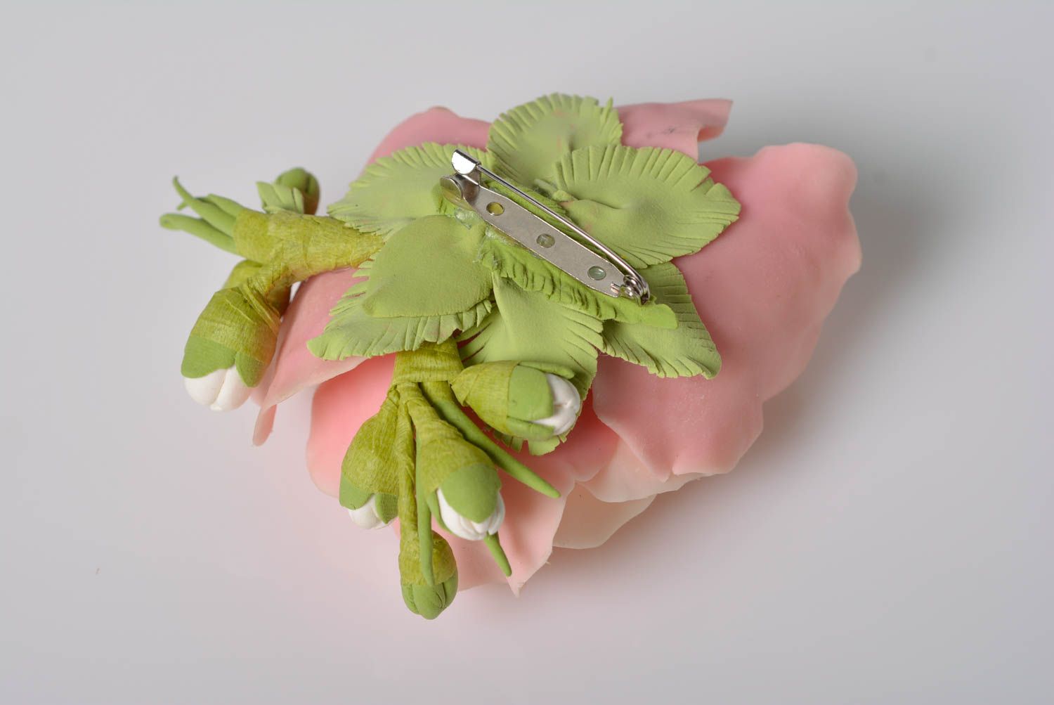 Брошь из холодного фарфора цветочная авторская ручной работы с розовым маком фото 3