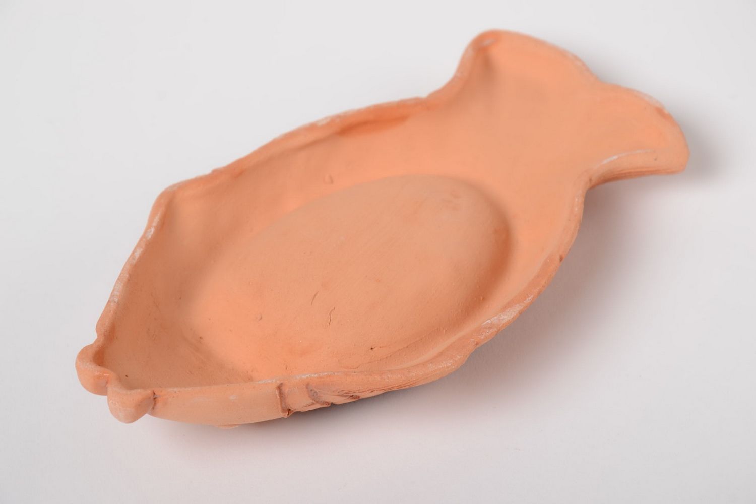 Керамическая подставка для мелочей в форме рыбки ручной лепки из гончарной глины фото 4